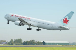 Air Canada là hãng hàng không Canada lớn nhất và lâu đời nhất của quốc gia này