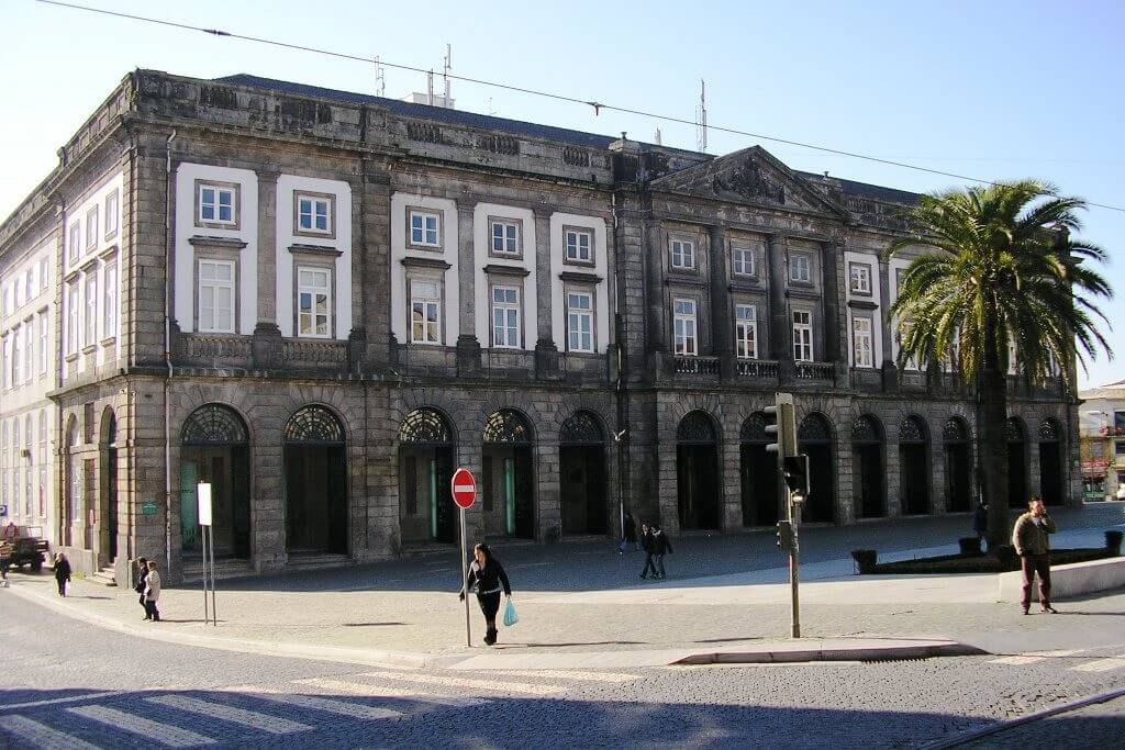 Trường Đại học ở Bồ Đào Nha - Porto