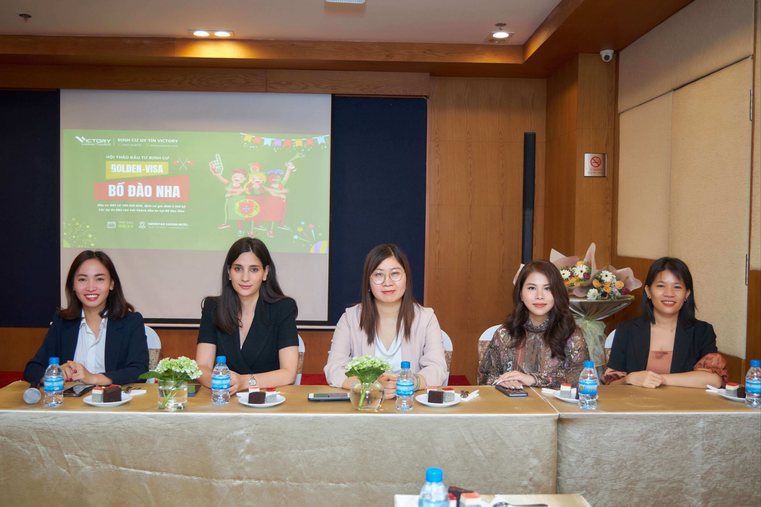 CEO Vicky Nguyễn, luật sư Ana Carolina Martins cùng các đối tác