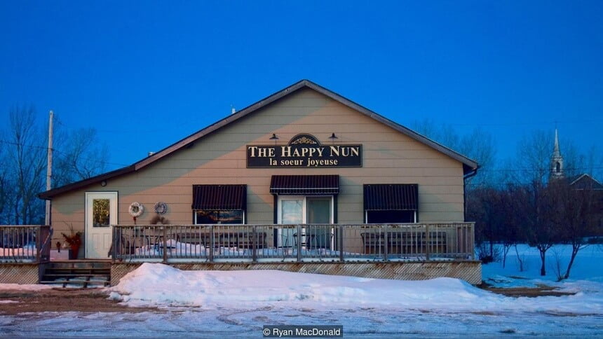 Nhà hàng The Happy Nun Cafe