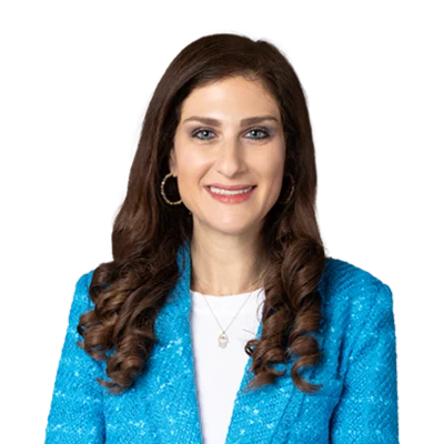 Kate Kalmykov – Luật sư định cư Mỹ