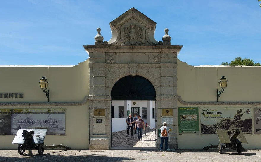 Portugal Santa Catarina Shop 2 32 Cac bao tang