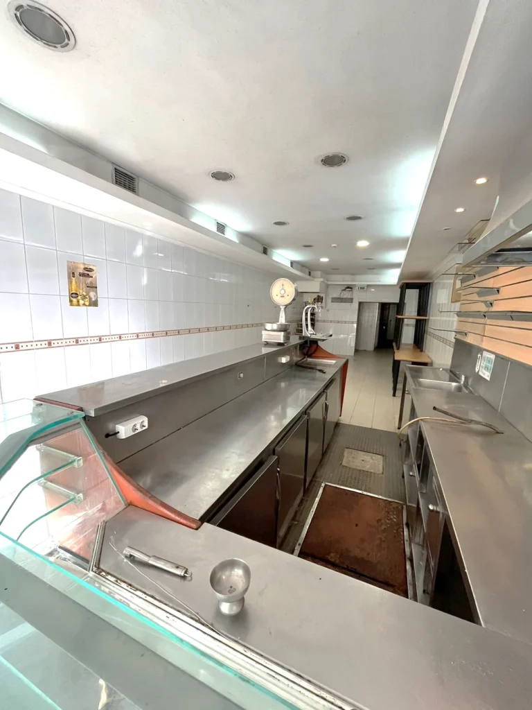 Portugal Pedro Restaurant 24 ben trong1