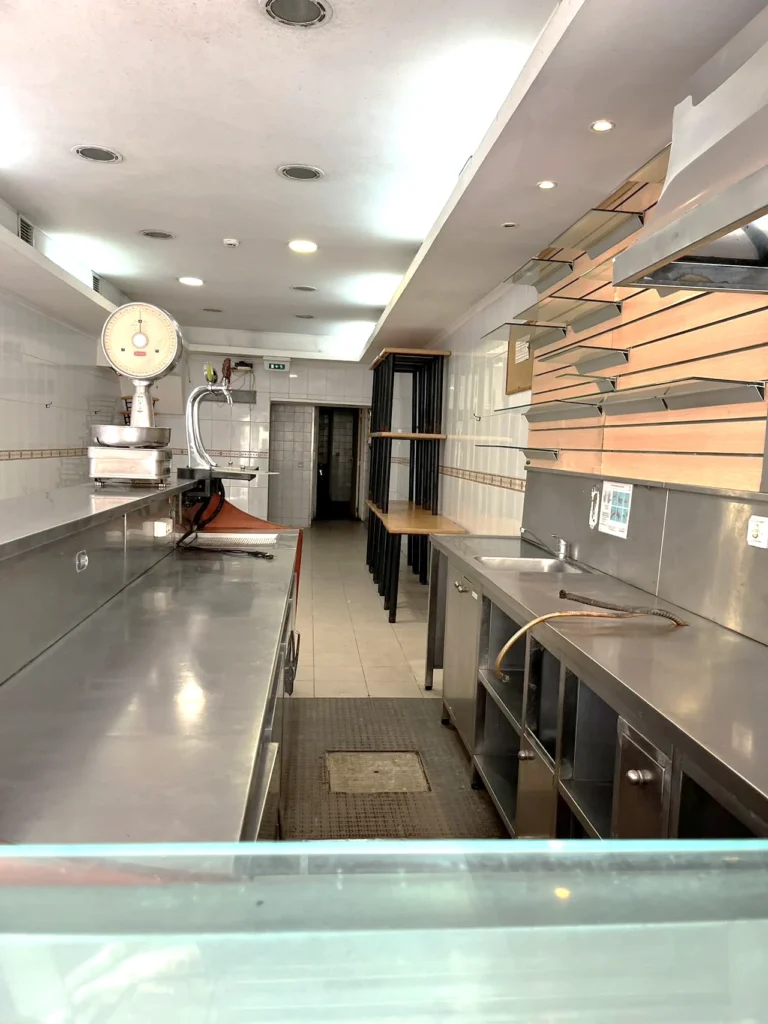 Portugal Pedro Restaurant 25 ben trong2