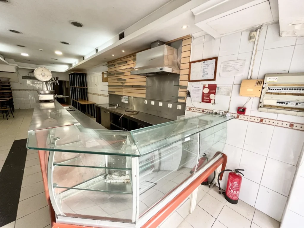 Portugal Pedro Restaurant 30 ben trong5