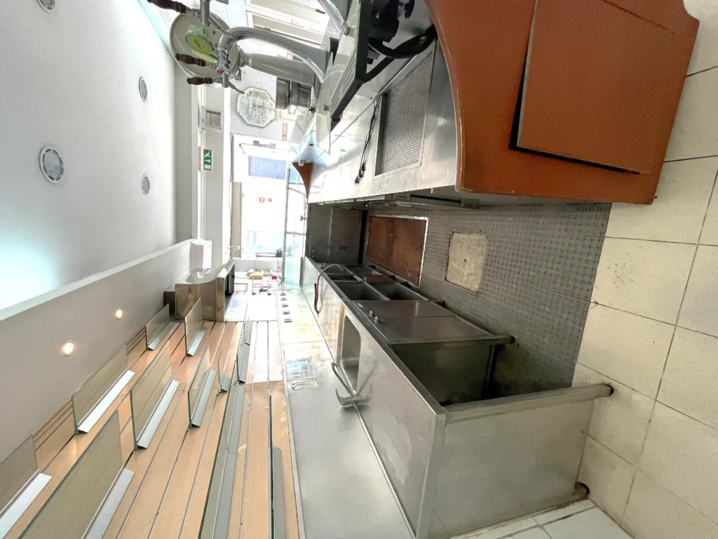 Portugal Pedro Restaurant 32 ben trong6