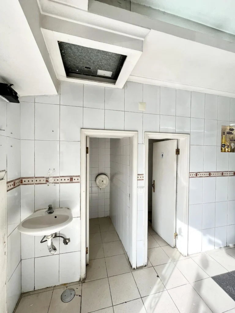 Portugal Pedro Restaurant 35 ben trong8