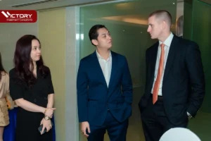 ceo edison quach va ong sam wolfe trao doi cung nhau tai hoi thao tho nhi ky 2022