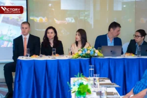 ceo vicky nguyen, ong sam wolfe, luat su mark i davies va cac dai dien tai hoi thao dinh cu thang 10 2022 1