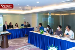 ceo vicky nguyen, ong sam wolfe, luat su mark i davies va cac dai dien tai hoi thao dinh cu thang 10 2022 6