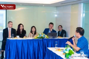 ceo vicky nguyen, ong sam wolfe, luat su mark i davies va cac dai dien tai hoi thao dinh cu thang 10 2022 7