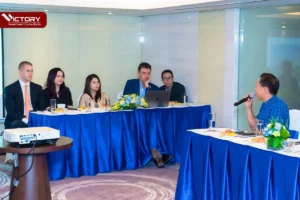 ceo vicky nguyen, ong sam wolfe, luat su mark i davies va cac dai dien tai hoi thao dinh cu thang 10 2022 8