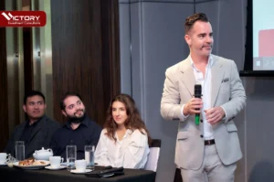 Luật sư Francis Tourigny tại hội thảo định cư do Victory Investment Consultants tổ chức năm 2022