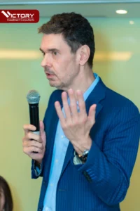 luat su mark i davies esq hoi thao dinh cu victory 2022