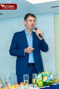 luat su mark i davies esq phat bieu tai su kien dinh cu victory