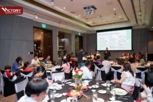 Luật sư Marc Andre Seguin trình bày nội dung chương trình định cư Mỹ EB5 tại hội thảo định cư do VICTORY tổ chức năm 2022