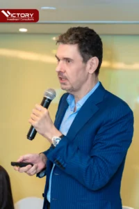 mark i davies esq chia se kinh nghiem dinh cu tai hoi thao victory