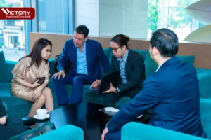 vicky nguyen edison quach mark i davies trao doi voi nhau tai hoi thao tho nhi ky va my 2022