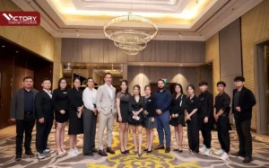 CEO Vicky Nguyen cùng luật sư Marc Andre Seguin, luật sư Francis Tourigny, cô Cynthia Nader, các đối tác và đội ngũ tư vấn VICTORY tại hội thảo định cư được tổ chức năm 2022