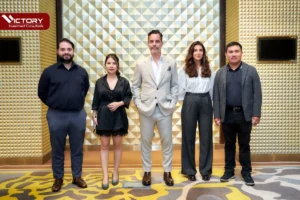 CEO Vicky Nguyen, luật sư Marc André Seguin, luật sư Francis Tourigny, cô Cynthia Nader (chuyên gia phát triển dự án thuộc Quebec Entrepreneur Stream 1) và các đại diện tại hội thảo định cư do Victory Investment Consultants tổ chức năm 2022
