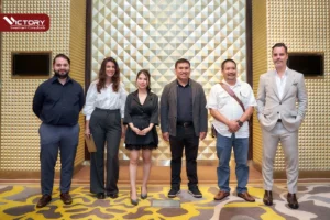 CEO Vicky Nguyễn, luật sư Marc-André Seguin, luật sư Francis Tourigny, cô Cynthia Nader (chuyên gia phát triển dự án thuộc Quebec Entrepreneur Stream 1) và các đại diện tại hội thảo định cư do Victory Investment Consultants tổ chức năm 2022