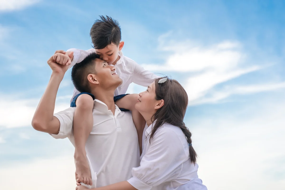 ban tin khach hang anh S review