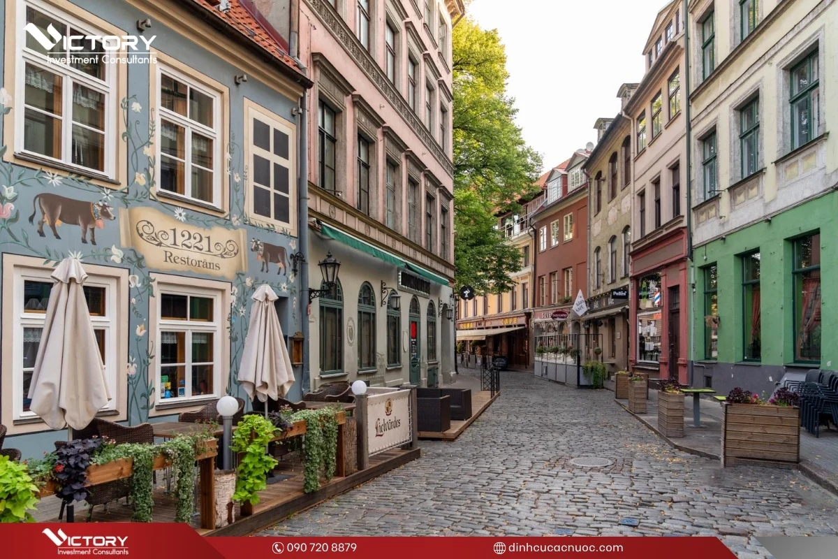 co nen dinh cu latvia khong